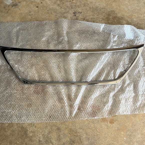 Lexus Grille Surround New in Package - Picture 1 of 9